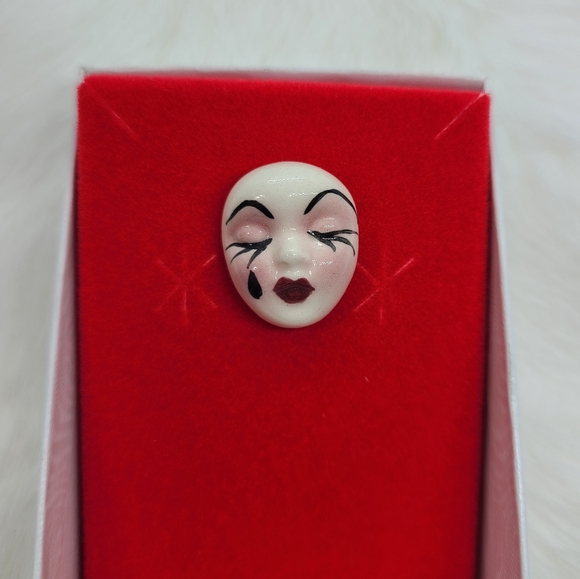 Vintage Fancy Faces Brooch Pin Handpainted Porcelain Mask Teardrop - Picture 2 of 5